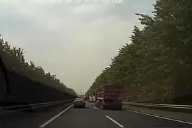 惊魂0.01秒！大货车高速上变道，徐州司机一个动作救了自己图片