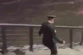 冲上热搜！外滩跳江救人的兵哥哥找到了图片