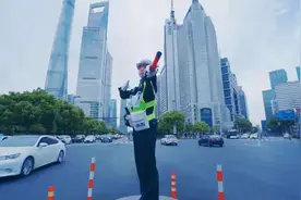 女孩子能不能当交警？女交警只是“风景线”？面对质疑，这位90后小姐姐这么回答图片