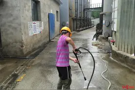 这家污水处理站臭味扰民？过滤格栅渠已改为封闭作业，同时增加污泥清运频次图片