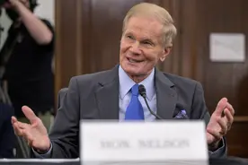 78岁前参议员比尔·纳尔逊宣誓就任NASA第14任局长图片