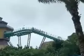 珠海长隆一游乐项目在半空暂停，园区回应视频封面