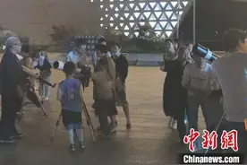 “五一”假期沿着高速自驾游 享受美与自由图片