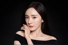 杨幂下戏秒换深U辣妹私服！　片场疾走「胸前波动」网一看全晕了图片
