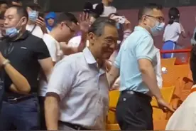 全民偶像！网友景区偶遇钟南山院士直呼好激动，网友：这才是该追的星图片