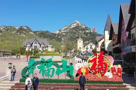 35秒丨五一游客纷至沓来 威海乳山多福山景区里尽赏山海美景视频封面