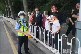 9岁女孩在黄鹤楼景区走失，长江大桥交警帮她找妈妈图片