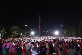 湾区青年同唱《我和我的祖国》台前幕后：一度热泪盈眶图片