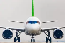 百年瞬间丨国产大型客机C919成功首飞图片