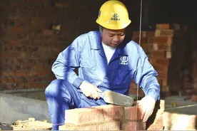 海通建设砌筑班班长孟德良：砌墙砌成“全国劳动模范”，凭手艺被长沙奖励100万图片