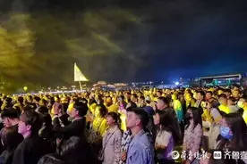 明湖秀一票难求！泉城夜宴展魅力，济南夜经济如何提档升级？图片
