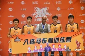 马布里上海滩现场收徒 赞叹大学生球员卧虎藏龙图片