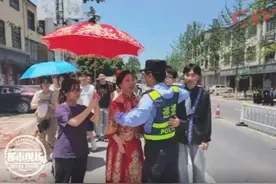 江西这位父亲，在女儿婚礼当天的照片，刷爆了朋友圈图片