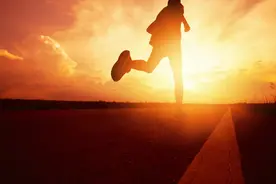 人民日报今日谈：让青春之光照亮奋进之路图片