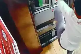 福州13岁男孩被困电梯扒门自救坠亡，业主称此前电梯刚维修过图片