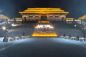 78秒丨鼓乐、烟花及无人机表演……感受郯城古城《郯王夜宴》的震撼视频封面