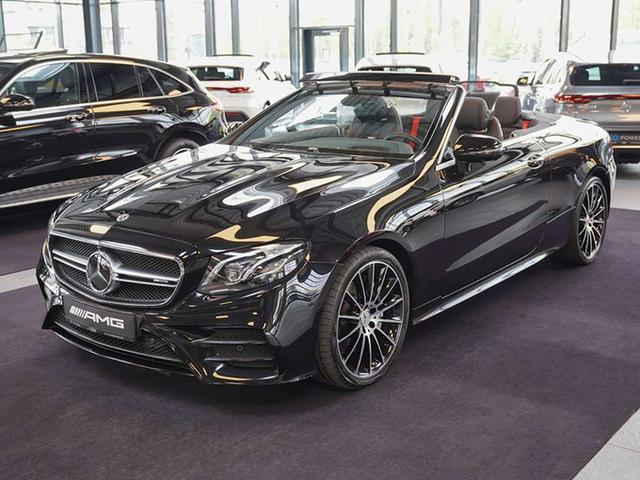 梅赛德斯-AMG E53实拍！搭3.0T，软顶敞篷设计，配大尺寸双联屏