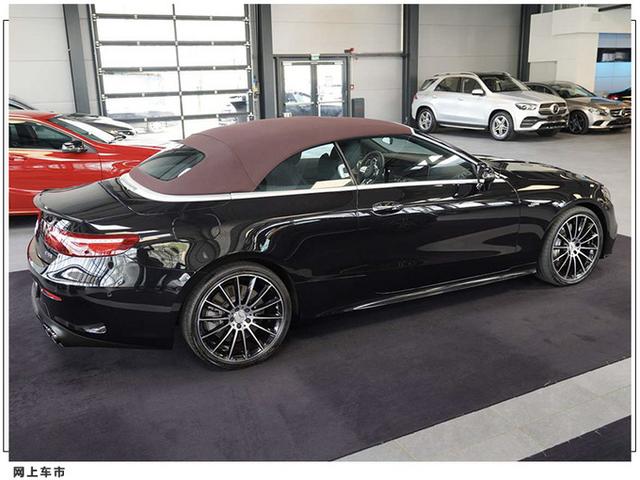 梅赛德斯-AMG E53实拍！搭3.0T，软顶敞篷设计，配大尺寸双联屏
