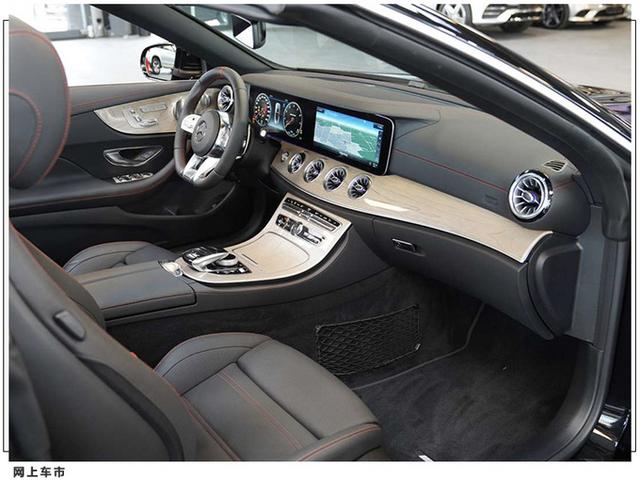 梅赛德斯-AMG E53实拍！搭3.0T，软顶敞篷设计，配大尺寸双联屏
