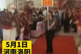 幸福！90岁老人过生日，儿孙79人组8个代表队入场祝寿图片