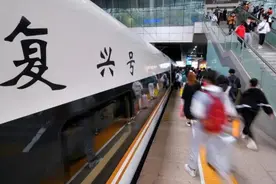 五一假期全国出游人次达2.3亿，人均出游4.18天视频封面