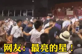 「高能」真偶像！在广州偶遇钟南山，游客秒变追星族……图片