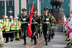 我把青春献给挚爱的军营图片