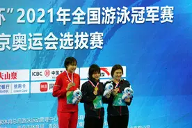 两次刷新世界青年纪录，15岁浙江泳将余依婷奋力追赶偶像叶诗文图片