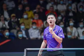 一黑到底！周启豪4-2战胜樊振，国乒奥运模拟赛男单折桂图片