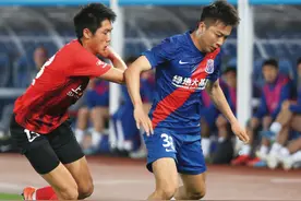 踢德比特意换了双鞋，温家宝心中有个“小遗憾”图片