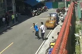 宜昌，街头擒贼！小巷内警匪搏斗10分钟图片