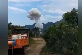 百色一存放热膨胀剂出租房发生爆炸，致1死3伤视频封面