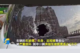 济南一外卖小哥深夜怒砸10余辆车：车乱停影响配送了图片