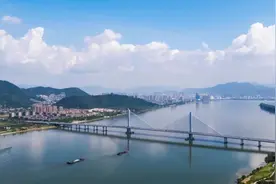 高水平打造现代版“富春山居图”！新华社《瞭望东方周刊》专访区委书记吴玉凤图片