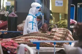 乘私人包机比住院便宜？印度疫情向乡村扩散，中产家庭纷纷筹资“逃离”图片