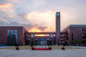 多所初中年级前几名学生，都想把杭州这所学校填进中考志愿！多人被国内外前十名校录取图片