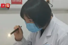 8岁女童被橡皮筋崩裂眼球！家长注意：别让玩具成伤害孩子的凶器图片