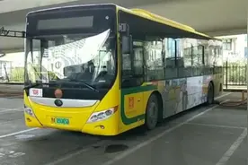 哈尔滨一公交司机猝死，事发前刚停车充电图片