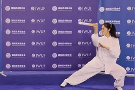 国际武联课堂|自选太极扇套路必选扇式——撩扇视频封面