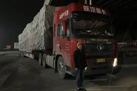 「特写」困在时间里的女卡车司机图片