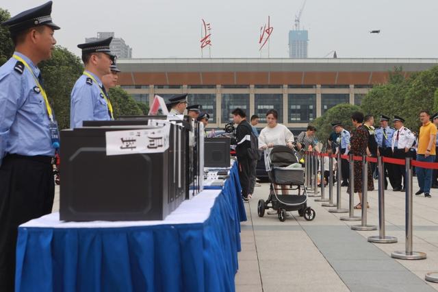 网游公司前技术总监开发出“顶尖”赌博软件，跨境团伙被湖南公安一锅端