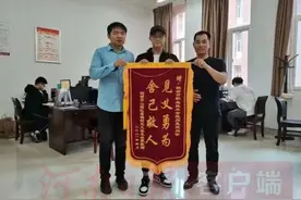 这位鹤壁小伙，你救人的样子真帅图片