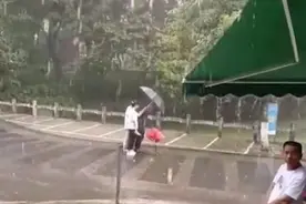 桂林这对情侣，火了图片