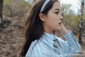 欧阳娜娜晒春日出游写真 青春可爱少女气息十足图片