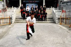 高手在民间：黄飞鸿传人顺德开馆授徒，弟子过万图片