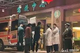 好消息！断臂男孩再植右臂消肿了图片