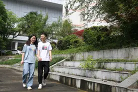 学生情侣携手考研成功：复习时分开学习，崩溃时互相鼓励图片