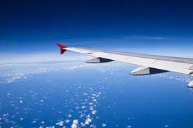 江西航空客机风挡玻璃高空爆裂，涉事飞机机龄仅4.8年，系民航业四年来第七起图片