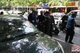 担心门口停车影响生意 早餐店用电动车占位引发纠纷图片