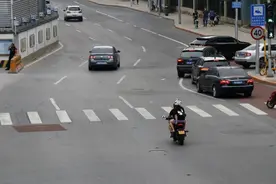 今天起，北京这些道路全天禁摩图片